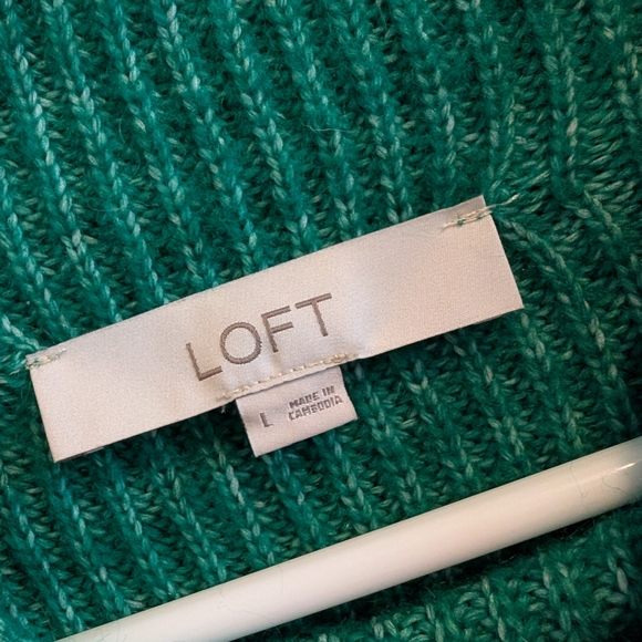 LOFT Vibrant Green Turtleneck Sweater - Picture 3 of 6